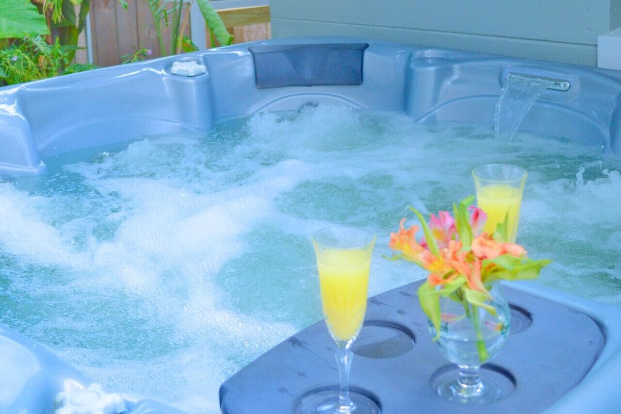 Group fun! w/ Large Hot Tub near St Pete & Beaches