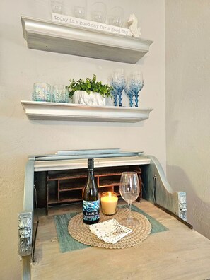 Interior - Group fun! w/ Large Hot Tub near St Pete & Beaches (St. Petersburg)