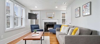 Jennifer’s Cozy Apt Walk to Brown In Unit Laundry