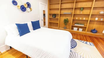 2 habitaciones, escritorio, tabla de planchar con plancha y wifi gratis