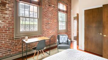 2 slaapkamers, een bureau, een strijkplank/strijkijzer, gratis wifi