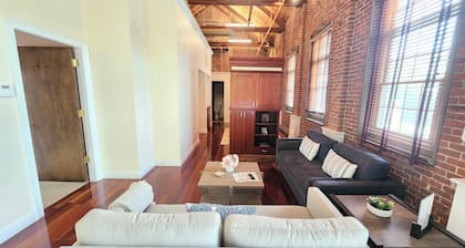 Jennifer’s Historic Riverfront Loft Private Patio