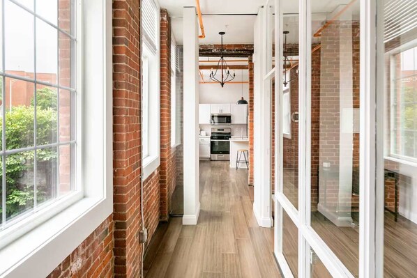 Fridge, microwave, oven, stovetop - Jennifer's Vibrant Historic Brick Loft Private Apartment (Providence)