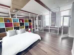 1 bedroom, desk, iron/ironing board, WiFi
