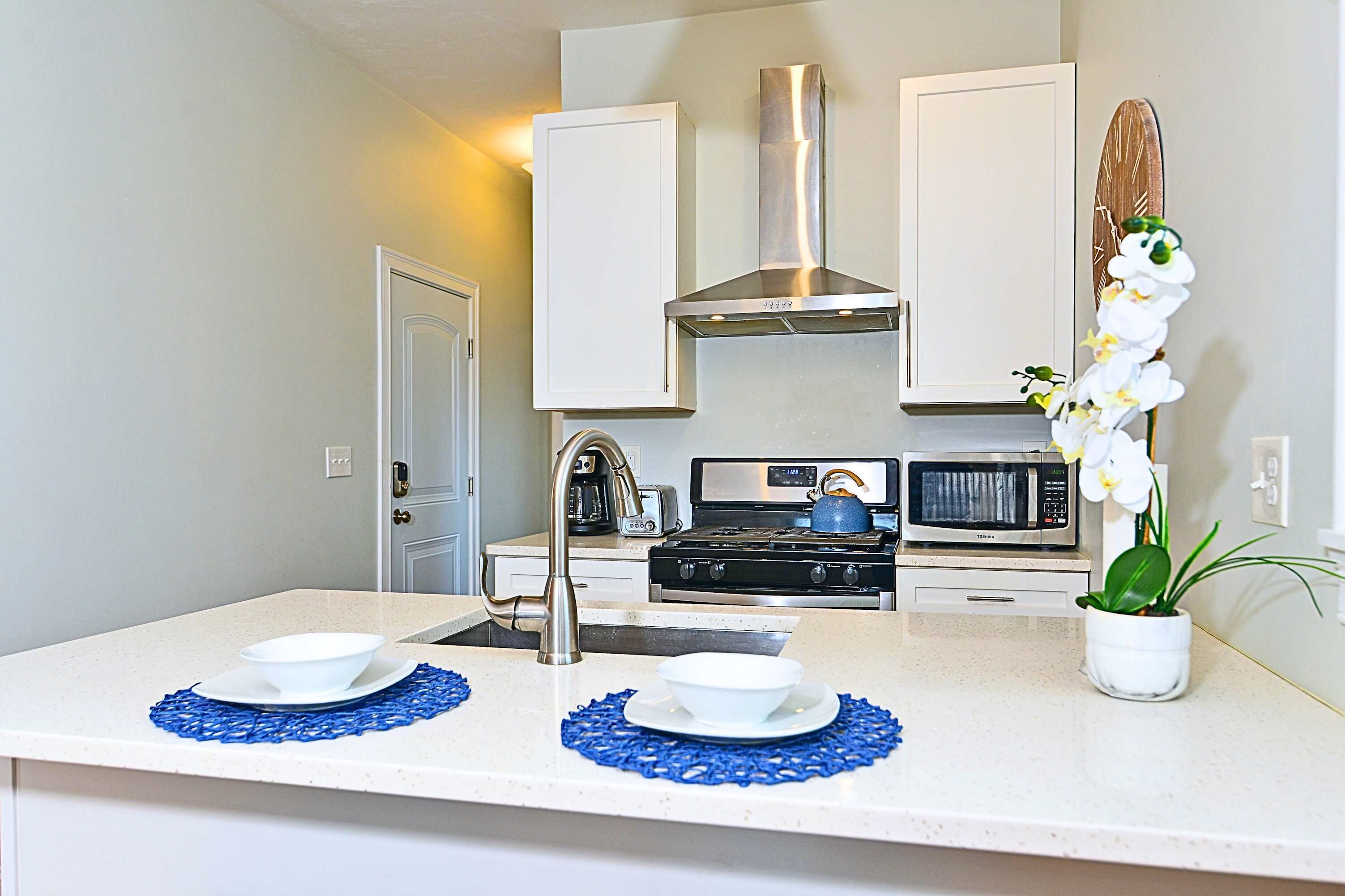 Frigorífic, microones, forn i placa de cuina 