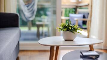 TV connectée, table de tennis de table, espaces bureaux