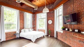 1 bedroom, desk, iron/ironing board, WiFi (free)