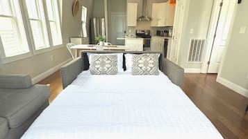 2 bedrooms, desk, iron/ironing board, free WiFi