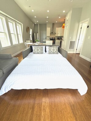 2 bedrooms, desk, iron/ironing board, free WiFi