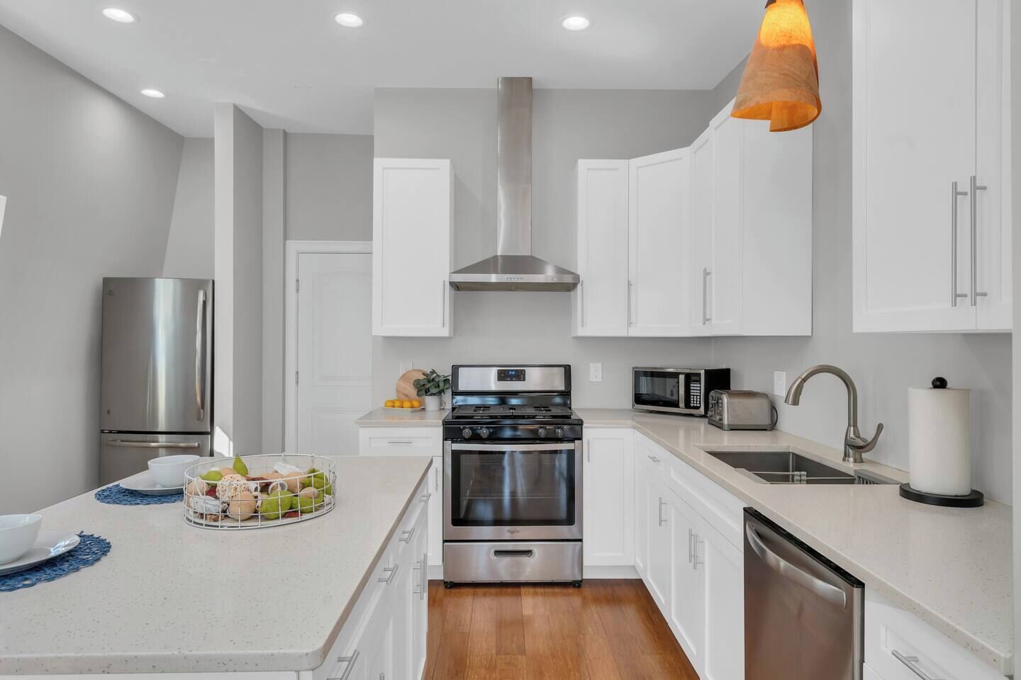 Refrigerador, microondas, horno y parrilla de estufa 