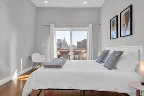 2 habitaciones, escritorio, tabla de planchar con plancha y wifi gratis