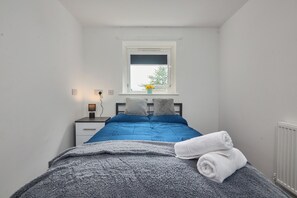 4 bedrooms, desk, iron/ironing board, free WiFi - 4 Bedroom, Free Parking, Contractors & Families (Sheffield)
