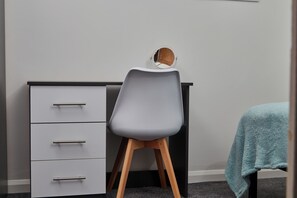 Interior - 4 Bedroom, Free Parking, Contractors & Families (Sheffield)