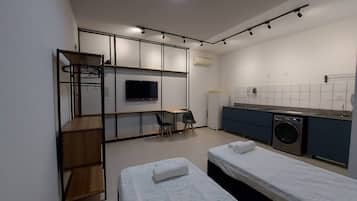 1 habitación, tabla de planchar con plancha, wifi y ropa de cama
