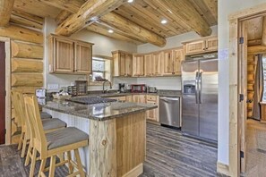 Fridge, microwave, oven, stovetop - Serene Cabin Escape with Hot Tub & Panoramic Views (Breckenridge)