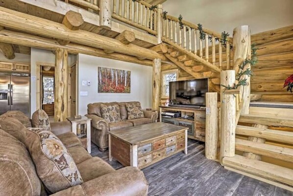 Smart TV, fireplace, DVD player, video library - Serene Cabin Escape with Hot Tub & Panoramic Views (Breckenridge)