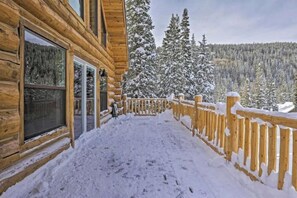 Terrace/patio - Serene Cabin Escape with Hot Tub & Panoramic Views (Breckenridge)