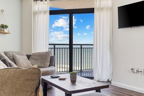 Smart TV - Relax by the sea! 3-Bedroom Condo 8 mins from Broadway at the Beach (Myrtle Beach)