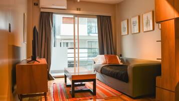 Apartment, Balcony, City View | Living area | 42-inch Smart TV with cable channels, Netflix, pay films