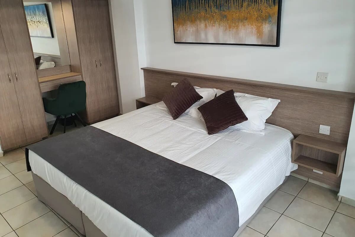 1 bedroom, in-room safe, iron/ironing board, free WiFi