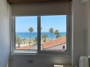 One Bedroom Apartment Suite 309 | 1 개의 침실, 객실 내 금고, 다리미/다리미판, 무료 WiFi