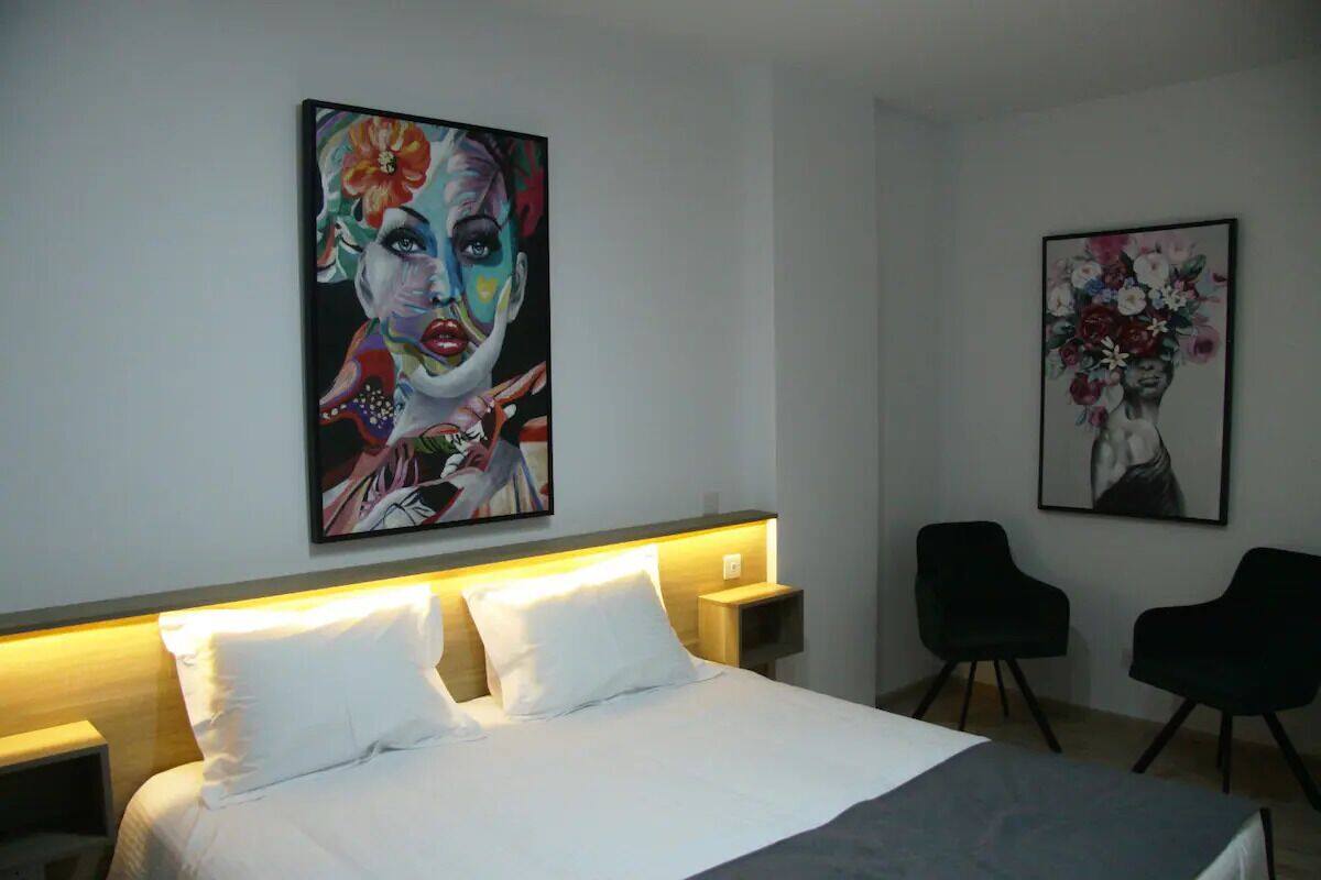 Studio Suite 206 | In-room safe, iron/ironing board (on request), WiFi (free)