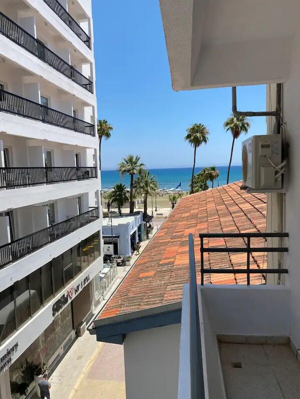 One Bedroom Apartment Suite 209 | Vue depuis le balcon