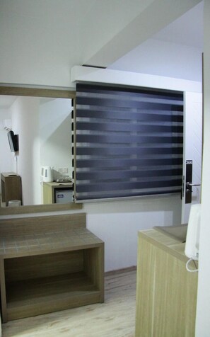 Studio Suite 206 | 1 bedroom, in-room safe, iron/ironing board, free WiFi