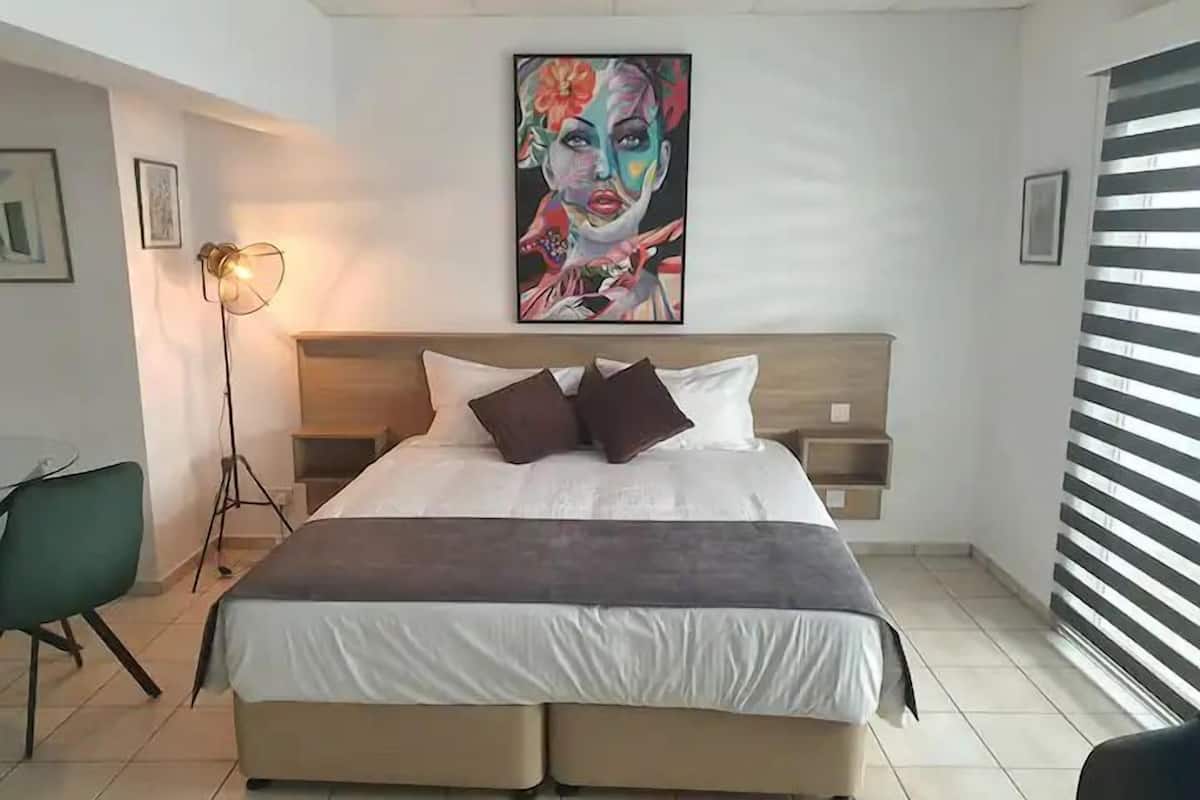 1 bedroom, in-room safe, iron/ironing board, free WiFi