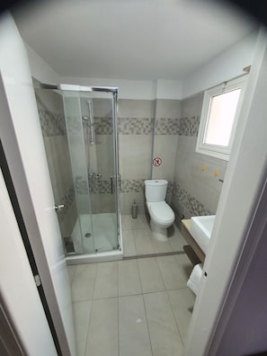 Standard Studio Suite, City View | Bathroom