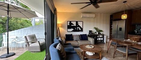 Smart TV, fireplace, ping pong