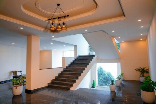 Clovis Hotel & Restaurant