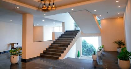 Clovis Hotel & Restaurant