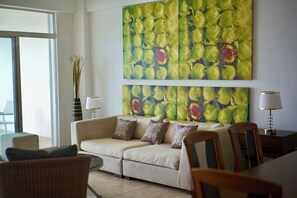 Smart TV, video games, DVD player, stereo - JuanDolio+SeaView+Cozy-2Br+3Bds+6Pax-/WiFi-Open Kitchen-/FrontBeach (Santo Domingo)