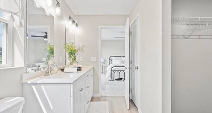 Central Cedar Falls Townhome - Family Friendly!