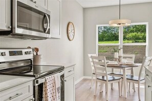 冷蔵庫、電子レンジ、食器洗い機