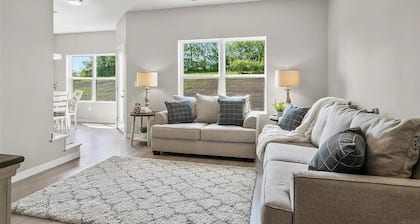 Central Cedar Falls Townhome - Family Friendly!