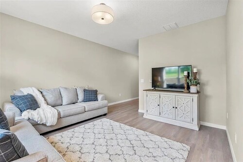 Central Cedar Falls Townhome - Family Friendly!