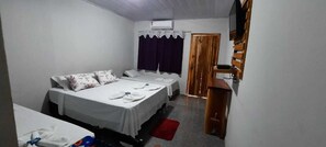 Standard Quadruple Room | Free WiFi - Pousada Estância da Mata (Nobres)