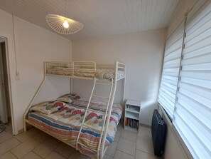 2 bedrooms, iron/ironing board, free WiFi