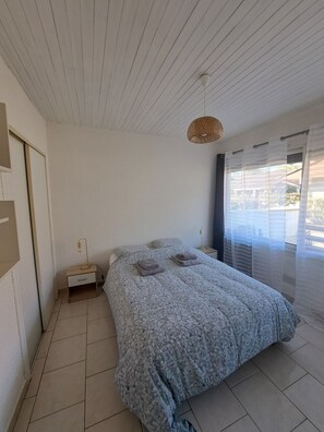 2 عدّة غرف نوم ومكواة/لوح كي وواي فاي مجانًا