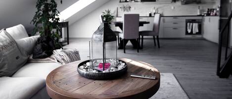 Smart TV, fireplace, stereo, computer monitors