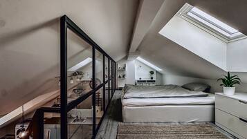 2 bedrooms, desk, iron/ironing board, WiFi