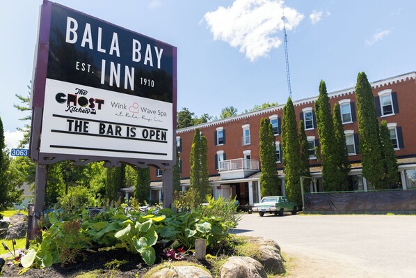 Exterior - The Bala Bay Inn (Bala)