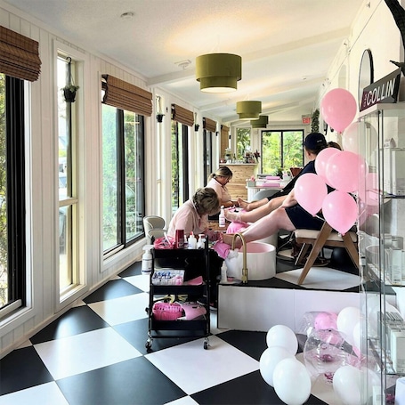 Body treatments, 2 treatment rooms, manicures and pedicures, massages. The Bala Bay Inn