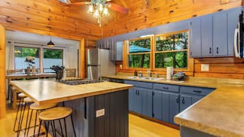 雪櫃、微波爐、焗爐、爐具