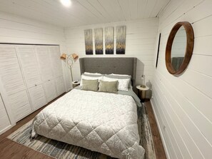 4 Schlafzimmer, Zimmersafe, Schreibtisch, Bügeleisen/Bügelbrett
