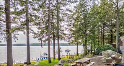 Sebago Lake Direct Waterfront 3bed 2bath with Sandy Beach, Mooring and Boat Dock