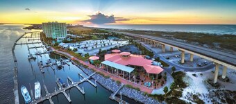 Cotton Bayou 2BR – Pool, Boat Ramp & Dock Access