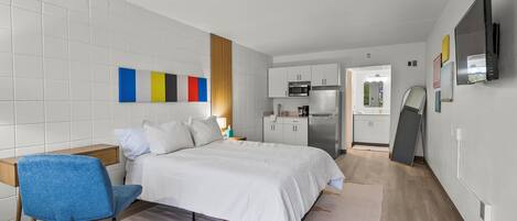 1 habitación, escritorio, tabla de planchar con plancha y wifi